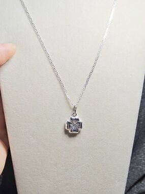 Brand New Sterling Silver Floral Pendant Necklace - Silver